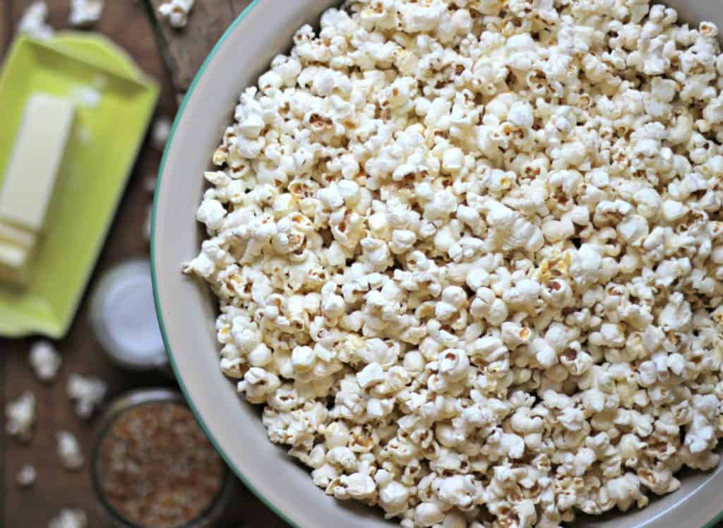 our favorite healthy movie night snacks - popcorn