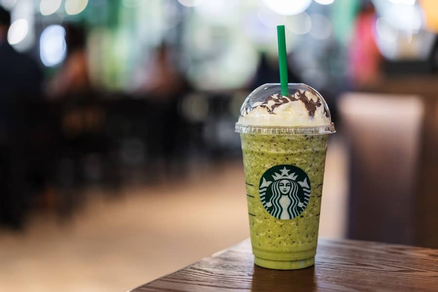 harry potter slytherin starbucks drink on a cafe table