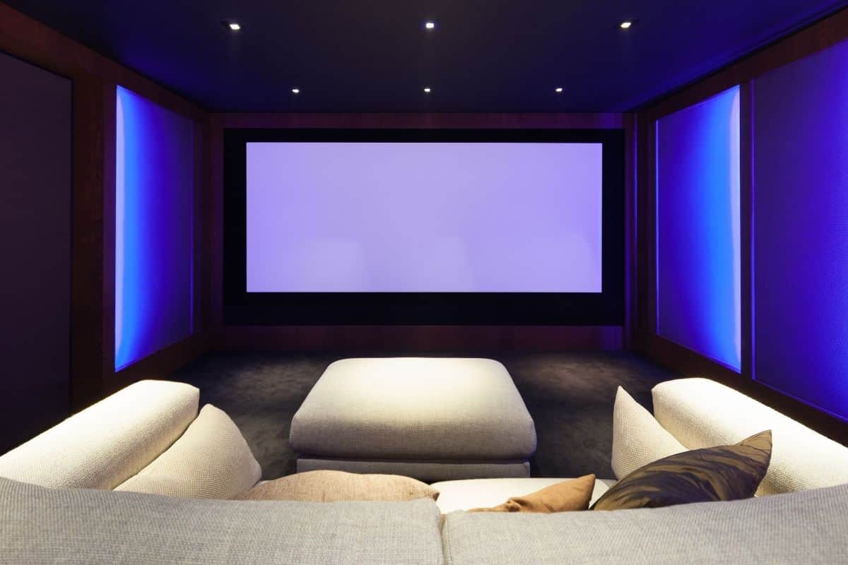 home movie theater using the best paint for movie screen or projector