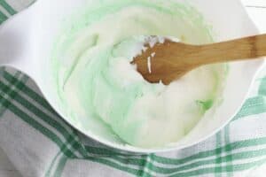 the green cream cheese mixture