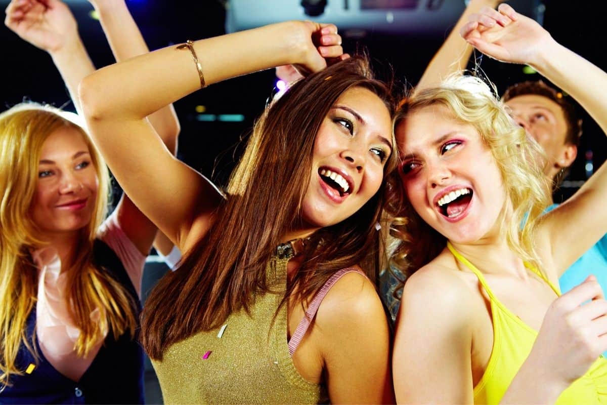 sweet 16 themes: 2 girls dancing at a dance party